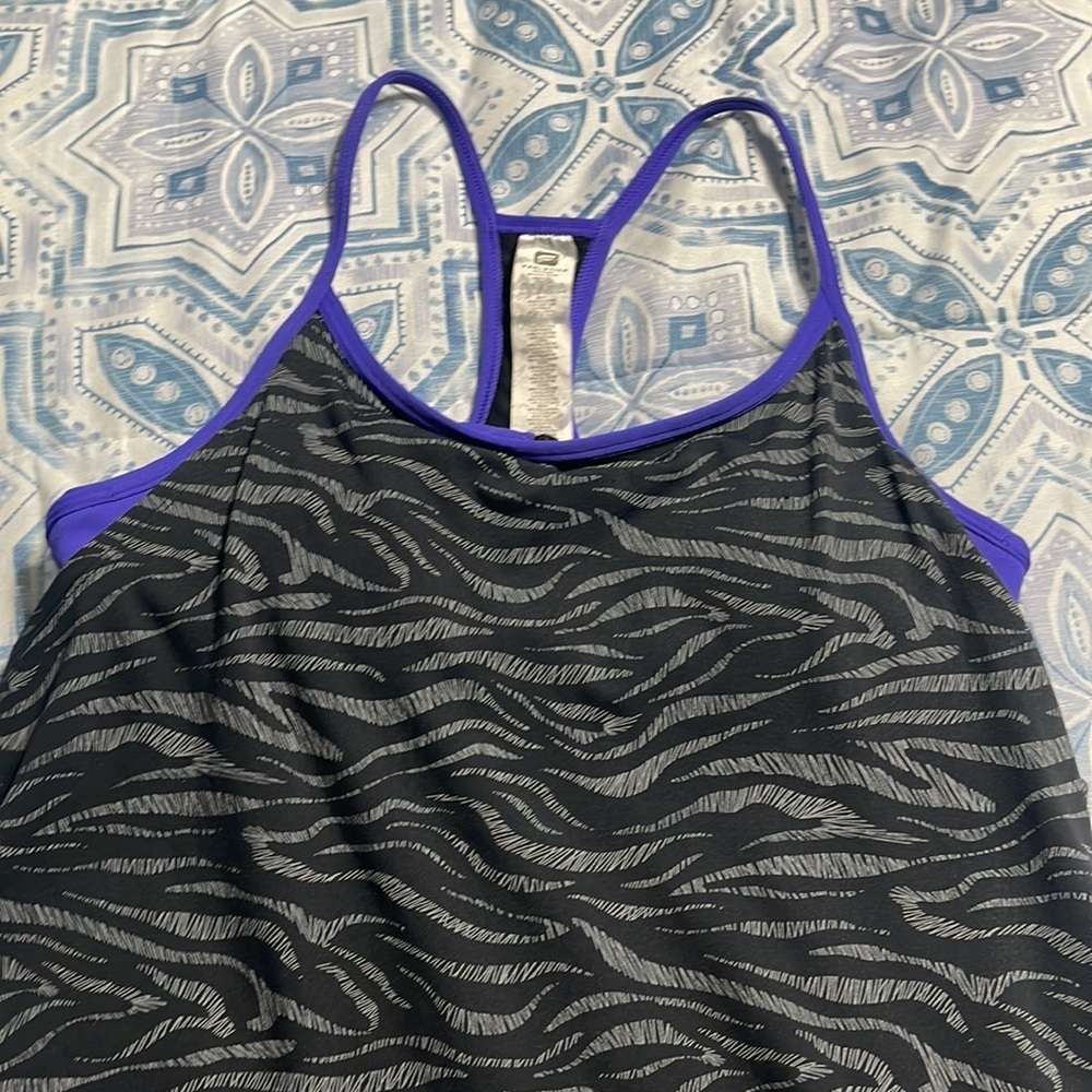 Fabletics workout top M - Picture 2 of 5